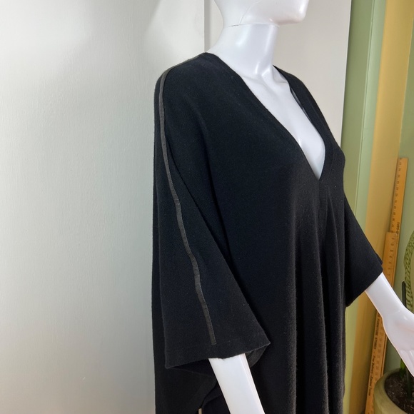 VINCE Pancho cape sweater deep V neck black cashmere leather accent M/L - Picture 15 of 16